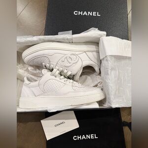 CHANEL White Leather Women's Sneakers
